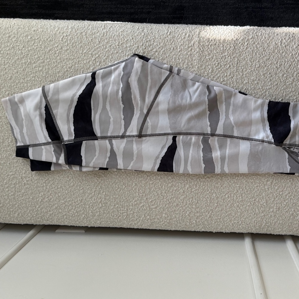 Lululemon leggings size 8